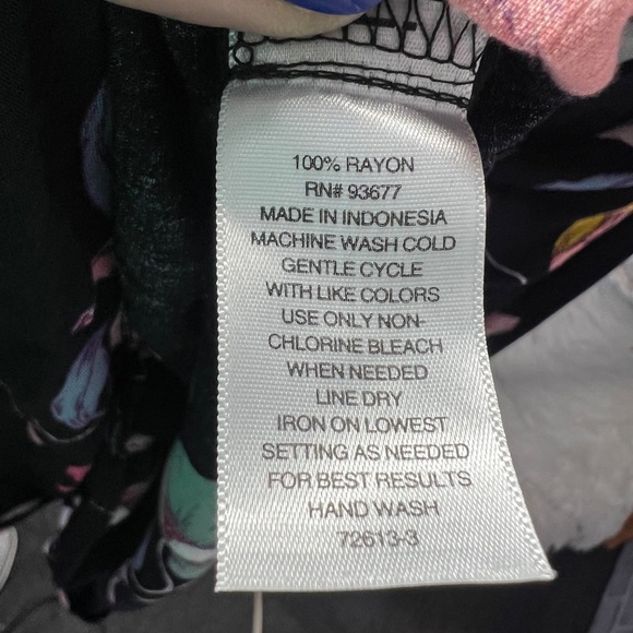 |•A.N.A•| High Low Floral Twisted Front Top Size Small - Picture 8 of 8